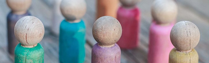 Bunte Holzspielfiguren